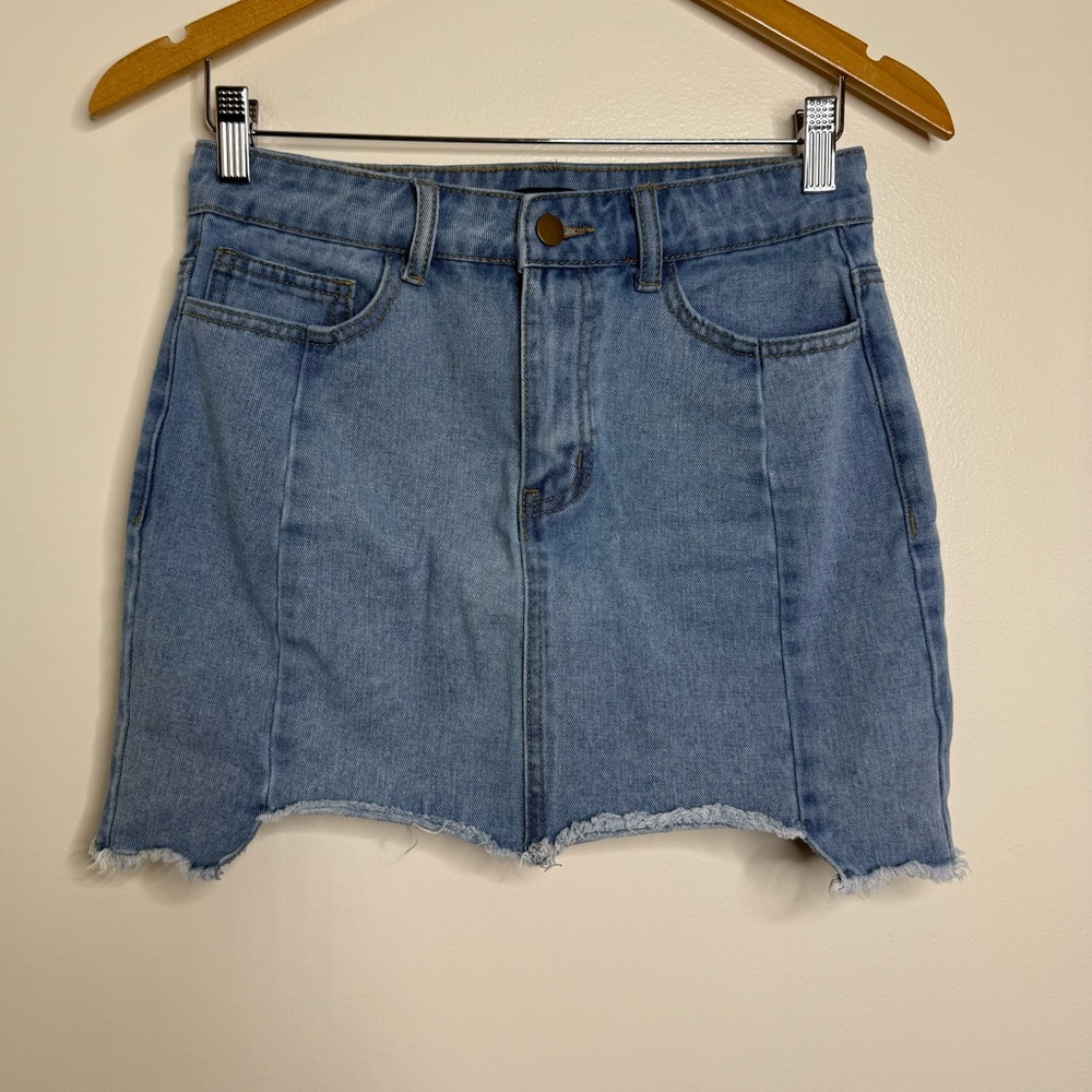 Forever 21 Denim Mini Skirt Medium Wash Rough Hem Women’s Size Medium